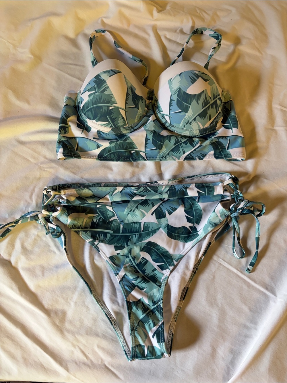 SHEIN Green Leaf Print Underwire Bikini Set